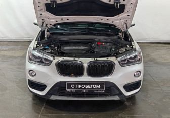 Подержанный автомобиль BMW X1 2017 года (17 фото)