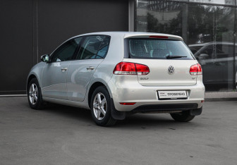 Подержанный автомобиль Volkswagen Golf Hatchback 2012 года (6 фото)