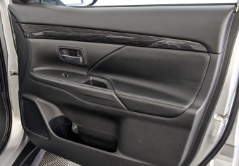 Подержанный автомобиль Mitsubishi Outlander 2016 года (25 фото)