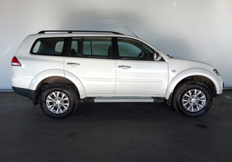 Подержанный автомобиль Mitsubishi Pajero Sport 2014 года (8 фото)