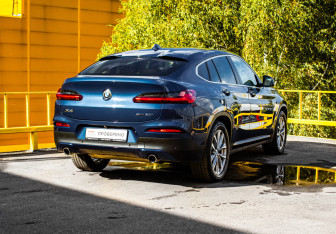 Подержанный автомобиль BMW X4 2019 года (4 фото)