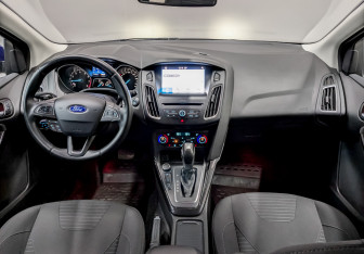 Подержанный автомобиль Ford Focus Hatchback 2017 года (14 фото)