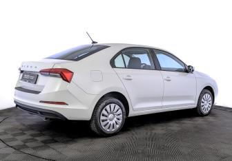 Подержанный автомобиль Skoda Rapid Liftback 2021 года (5 фото)