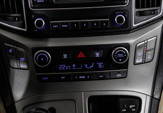 Подержанный автомобиль Hyundai H-1 2016 года (21 фото)