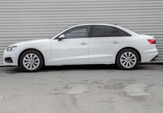 Подержанный автомобиль Audi A4 Sedan 2021 года (8 фото)