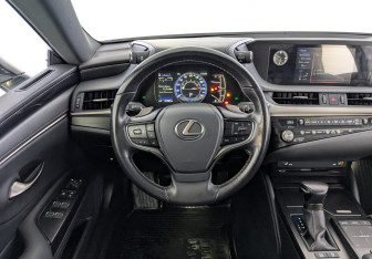 Подержанный автомобиль Lexus ES 2021 года (22 фото)