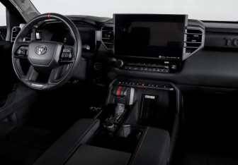 Подержанный автомобиль Toyota Tundra 2023 года (12 фото)