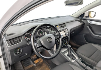 Подержанный автомобиль Skoda Octavia Liftback 2020 года (16 фото)