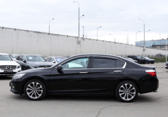 Подержанный автомобиль Honda Accord Sedan 2013 года (8 фото)