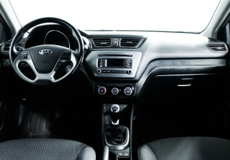Подержанный автомобиль Kia Rio Sedan 2015 года (9 фото)