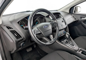 Подержанный автомобиль Ford Focus Hatchback 2018 года (16 фото)