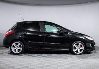 Подержанный автомобиль Peugeot 308 Hatchback 2008 года (4 фото)