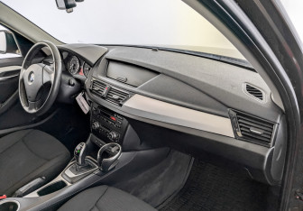 Подержанный автомобиль BMW X1 2012 года (11 фото)