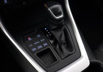 Подержанный автомобиль Toyota RAV4 2019 года (14 фото)