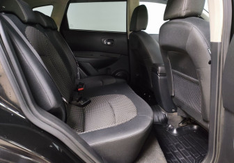 Подержанный автомобиль Nissan Qashqai 2009 года (11 фото)
