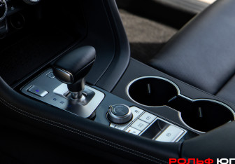 Подержанный автомобиль Genesis G70 2021 года (12 фото)