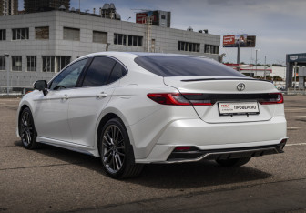 Подержанный автомобиль Toyota Camry Sedan 2024 года (7 фото)