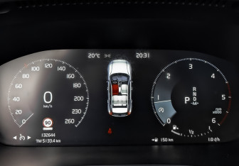 Подержанный автомобиль Volvo XC40 2018 года (16 фото)