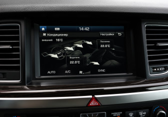 Подержанный автомобиль Genesis G80 2017 года (20 фото)