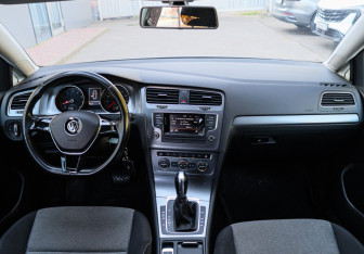 Подержанный автомобиль Volkswagen Golf Hatchback 2014 года (9 фото)