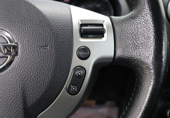 Подержанный автомобиль Nissan Qashqai 2011 года (15 фото)