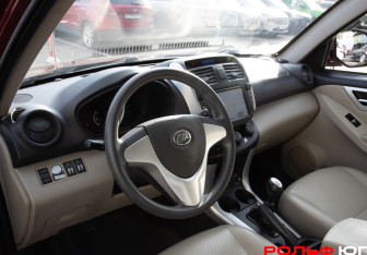 Подержанный автомобиль Lifan X60 2013 года (10 фото)