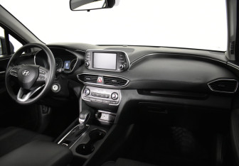 Подержанный автомобиль Hyundai Santa Fe 2019 года (8 фото)