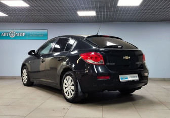 Подержанный автомобиль Chevrolet Cruze Hatchback 2012 года (7 фото)