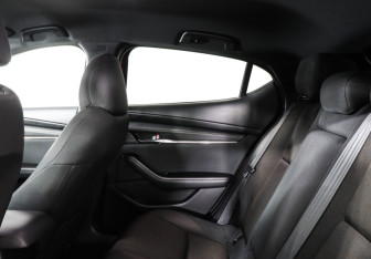 Подержанный автомобиль Mazda 3 Hatchback 2019 года (12 фото)