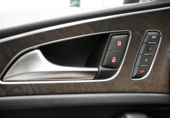 Подержанный автомобиль Audi A6 allroad 2014 года (17 фото)