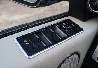 Подержанный автомобиль Land Rover Range Rover 2013 года (26 фото)