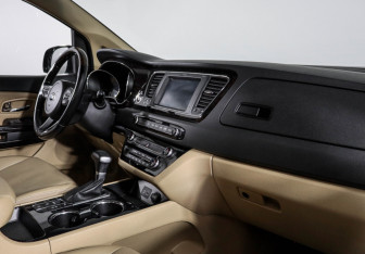 Подержанный автомобиль Kia Carnival 2020 года (9 фото)