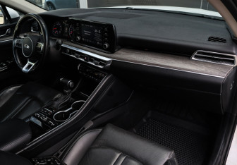 Подержанный автомобиль Kia K5 2021 года (12 фото)