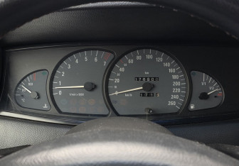 Подержанный автомобиль Opel Omega Sedan 2000 года (13 фото)