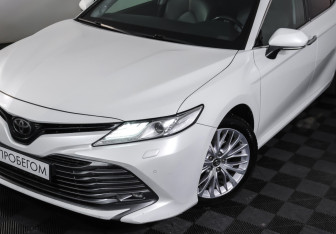 Подержанный автомобиль Toyota Camry Sedan 2018 года (25 фото)