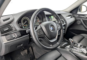 Подержанный автомобиль BMW X4 2017 года (16 фото)