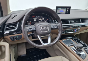 Подержанный автомобиль Audi Q7 2015 года (14 фото)