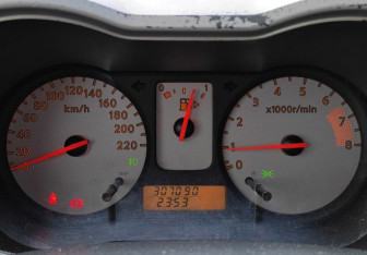 Подержанный автомобиль Nissan Note 2008 года (13 фото)