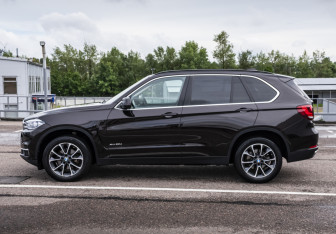 Подержанный автомобиль BMW X5 2014 года (8 фото)