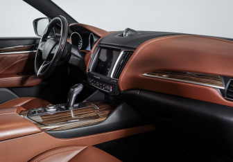 Подержанный автомобиль Maserati Levante 2018 года (9 фото)