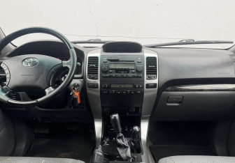 Подержанный автомобиль Toyota Land Cruiser Prado 2008 года (9 фото)