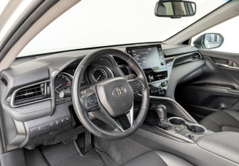 Подержанный автомобиль Toyota Camry Sedan 2021 года (16 фото)