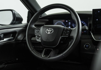 Подержанный автомобиль Toyota Camry Sedan 2024 года (10 фото)