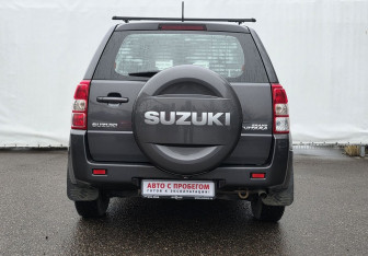 Подержанный автомобиль Suzuki Grand Vitara 2011 года (6 фото)