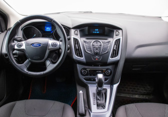 Подержанный автомобиль Ford Focus Wagon 2013 года (13 фото)