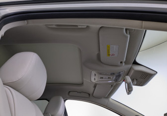 Подержанный автомобиль Hongqi H5 2022 года (23 фото)