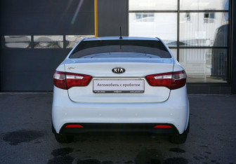 Подержанный автомобиль Kia Rio Sedan 2011 года (6 фото)