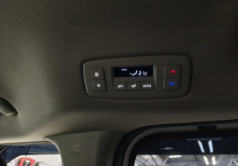 Подержанный автомобиль Kia Carnival 2021 года (18 фото)