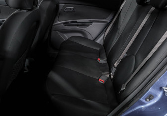 Подержанный автомобиль Kia Rio Sedan 2011 года (10 фото)