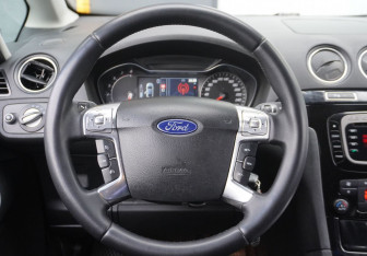 Подержанный автомобиль Ford Galaxy 2011 года (11 фото)